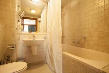 Фото номера Люкс (для 2 взрослых и 2 детей) Отель Hotel Tanne г. Банско 9